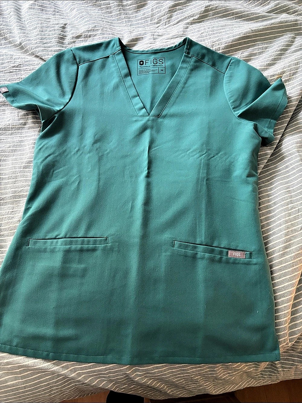 FIGS XS Catarina Scrub Top Short Sleeve. I believe this color is Cactus but not